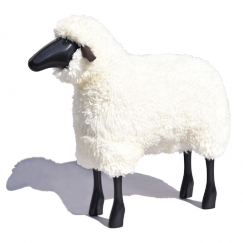 Schaf in Lebensgröße, schwarzes Holz, weißes Fell